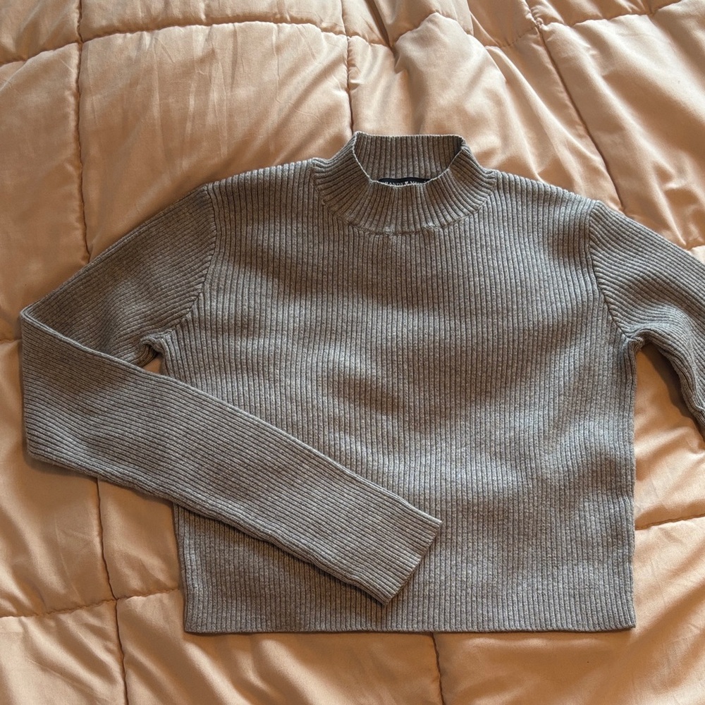 Brandy Melville Light Gray Ribbed Sweater